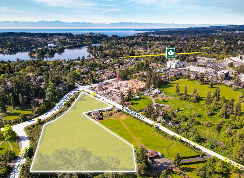 3876 Holland Av, Victoria, BC à vendre - Photo de l’immeuble – Image 1 sur 1