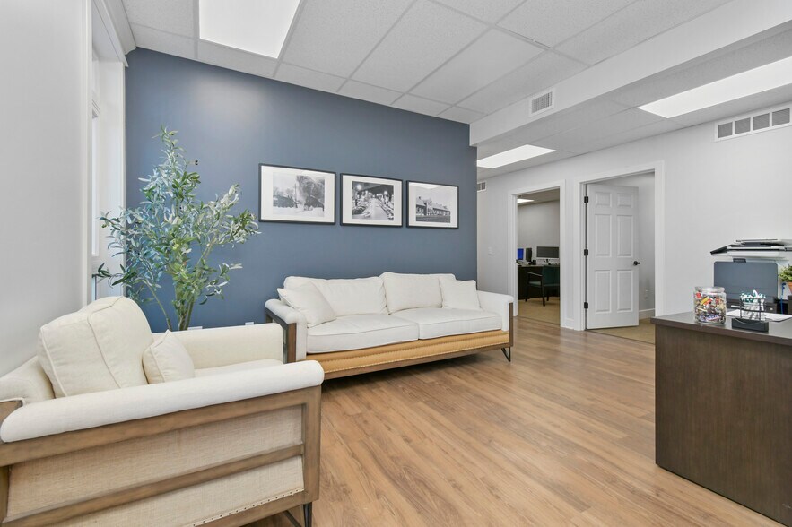 1010 Sugarland Dr, Pleasant Hill, MO à louer - Photo intérieure – Image 3 sur 13