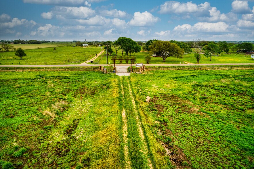 TBD County Road 385, El Campo, TX à vendre - Photo principale – Image 1 sur 28