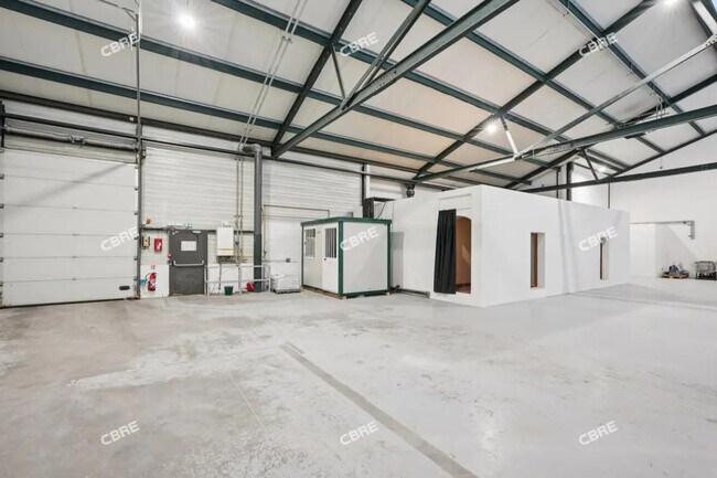 Plus de détails pour Bureau, Local d'activités à louer