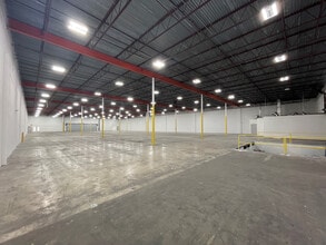 7950-7966 NW 14th St, Miami, FL à louer Photo intérieure– Image 2 sur 8