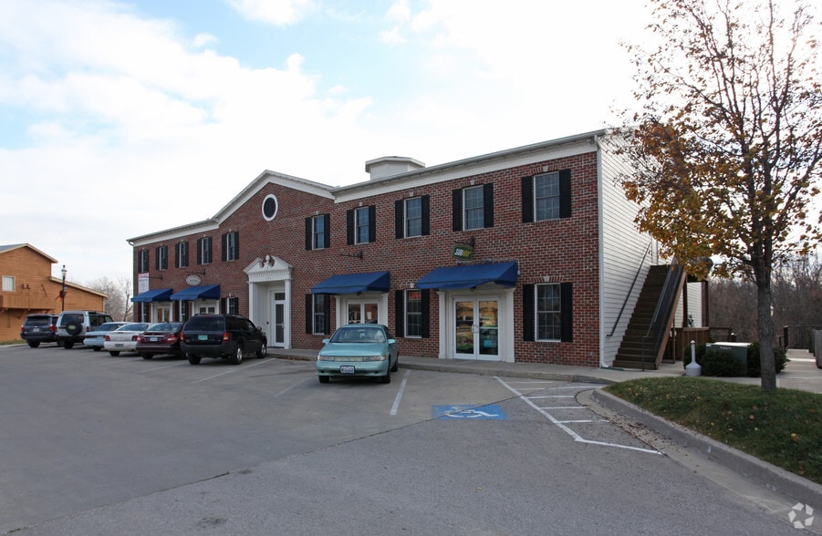 170 English Landing Dr, Parkville, MO à louer - Photo principale – Image 1 sur 7