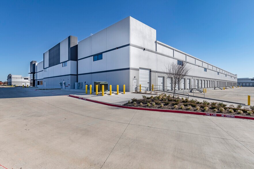 4536 W Royal, Irving, TX à louer - Photo de l’immeuble – Image 3 sur 9