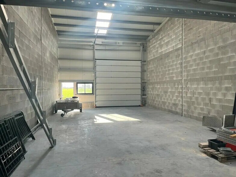 Local d’activités dans Pavilly à louer - Photo de l’immeuble – Image 3 sur 9