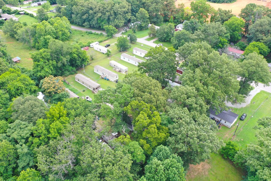 1026 Ross Ln, Clarksville, TN à vendre - Photo de l’immeuble – Image 2 sur 8