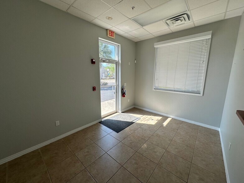 341 Sand Pine Blvd, Venice, FL à louer - Photo de l’immeuble – Image 3 sur 14
