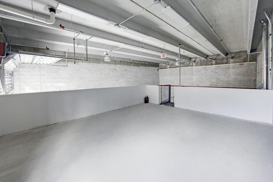 2355 NW 70th Ave, Miami, FL à louer - Photo intérieure – Image 2 sur 27