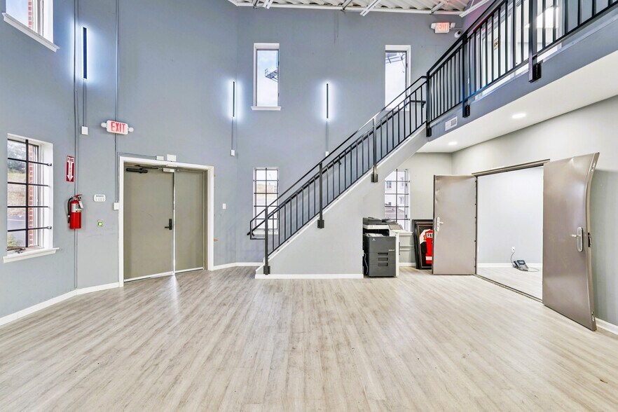 1458 County Line Rd, Huntingdon Valley, PA à vendre - Photo intérieure – Image 2 sur 26