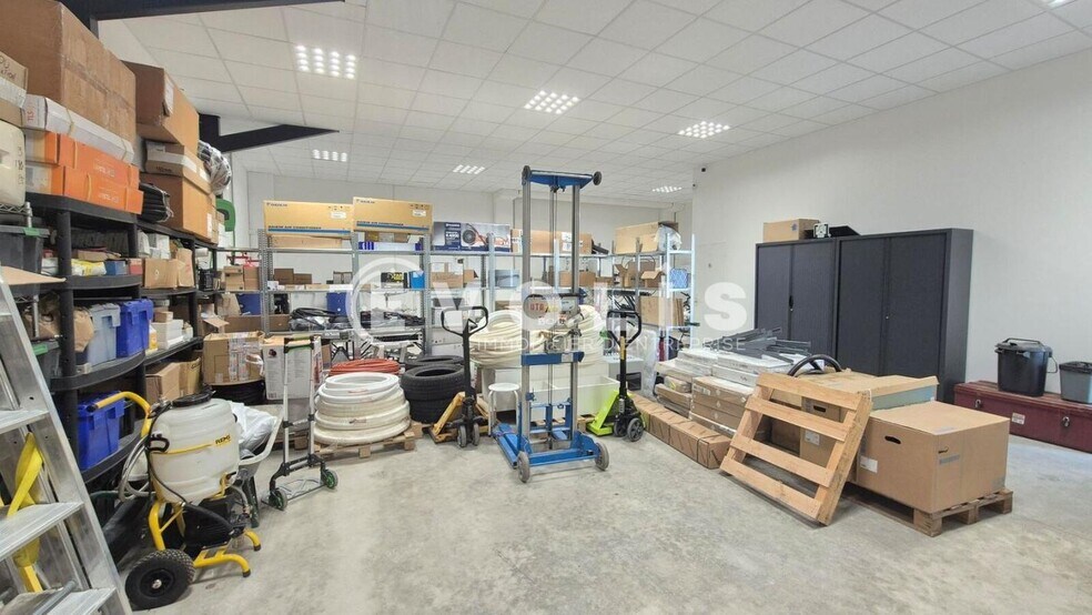 Local d'activités dans Serris à vendre - Photo de l’immeuble – Image 2 sur 9