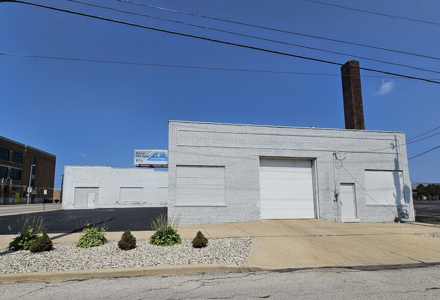 1502 Monroe St, Toledo, OH à louer - Photo de l’immeuble – Image 2 sur 9