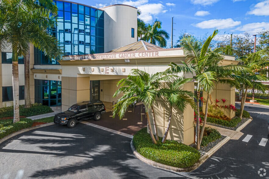 20950 NE 27th Ct, Miami, FL à louer - Photo de l’immeuble – Image 3 sur 5