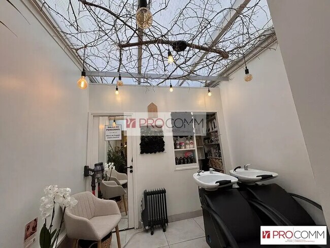 Plus de détails pour Local commercial à louer