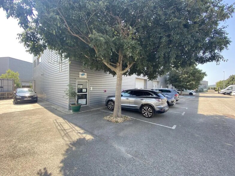 Local d’activités dans La Ciotat à louer - Photo de l’immeuble – Image 3 sur 10