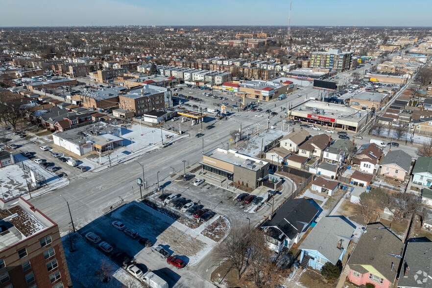 2749 N Cicero Ave, Chicago, IL à vendre - Aérien – Image 2 sur 6