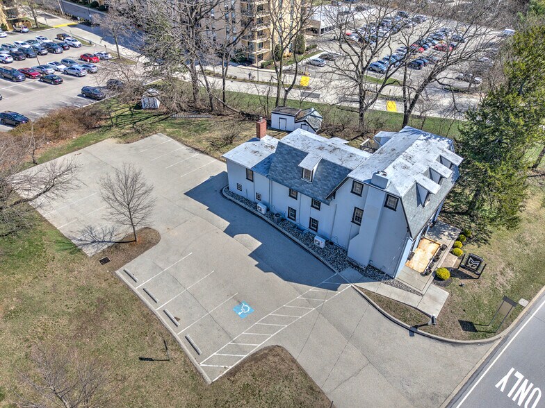 676 W Germantown Pike, Plymouth Meeting, PA à vendre - Photo de l’immeuble – Image 2 sur 20