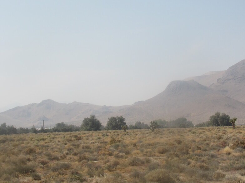 430-040-23-00-4 Ericka Ave, Mojave, CA à vendre - Photo de l’immeuble – Image 2 sur 10