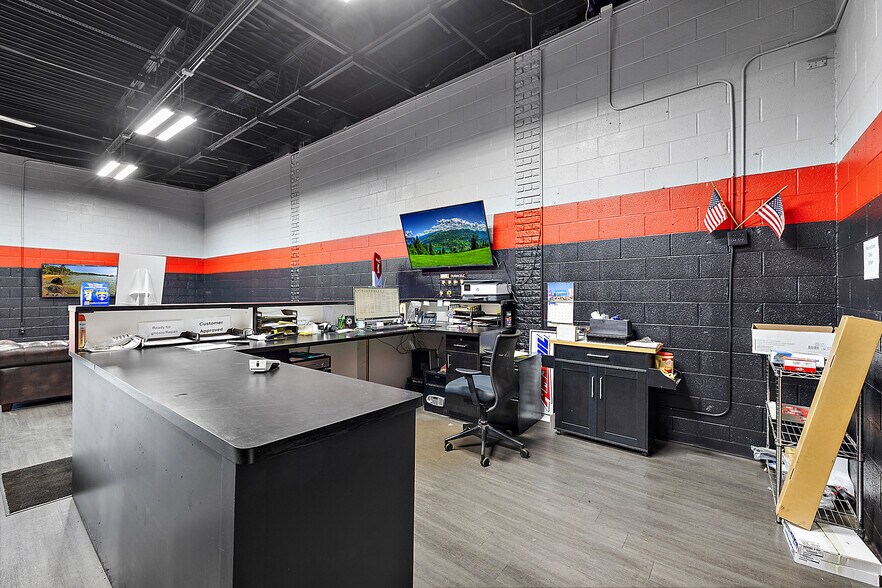 29500 W 9 Mile Rd, Farmington, MI à vendre - Photo de l’immeuble – Image 3 sur 46