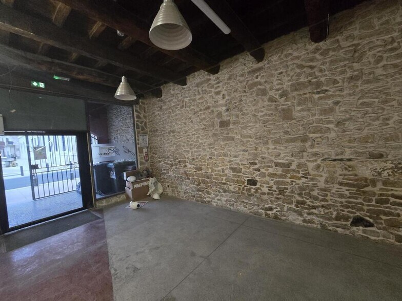 Local commercial dans Nîmes à louer - Photo intérieure – Image 1 sur 6