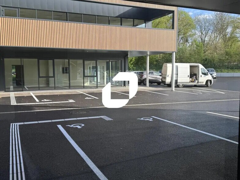 Local d’activités dans Geispolsheim à louer - Photo de l’immeuble – Image 2 sur 7
