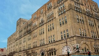 Plus de détails pour 270 E Highland Ave, Milwaukee, WI - Logement à vendre