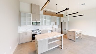 21010 Erwin St, Woodland Hills, CA à louer Photo intérieure– Image 1 sur 9