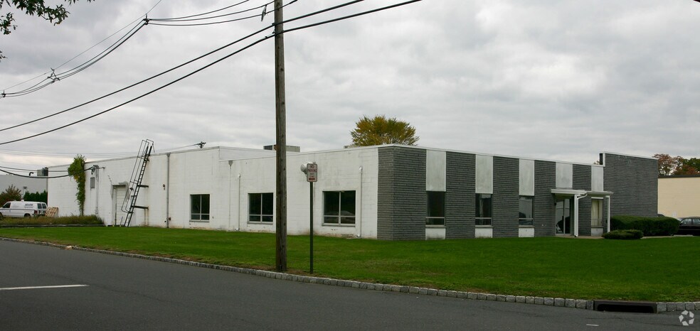 22 Spielman Rd, Fairfield, NJ à louer - Photo de l’immeuble – Image 3 sur 11
