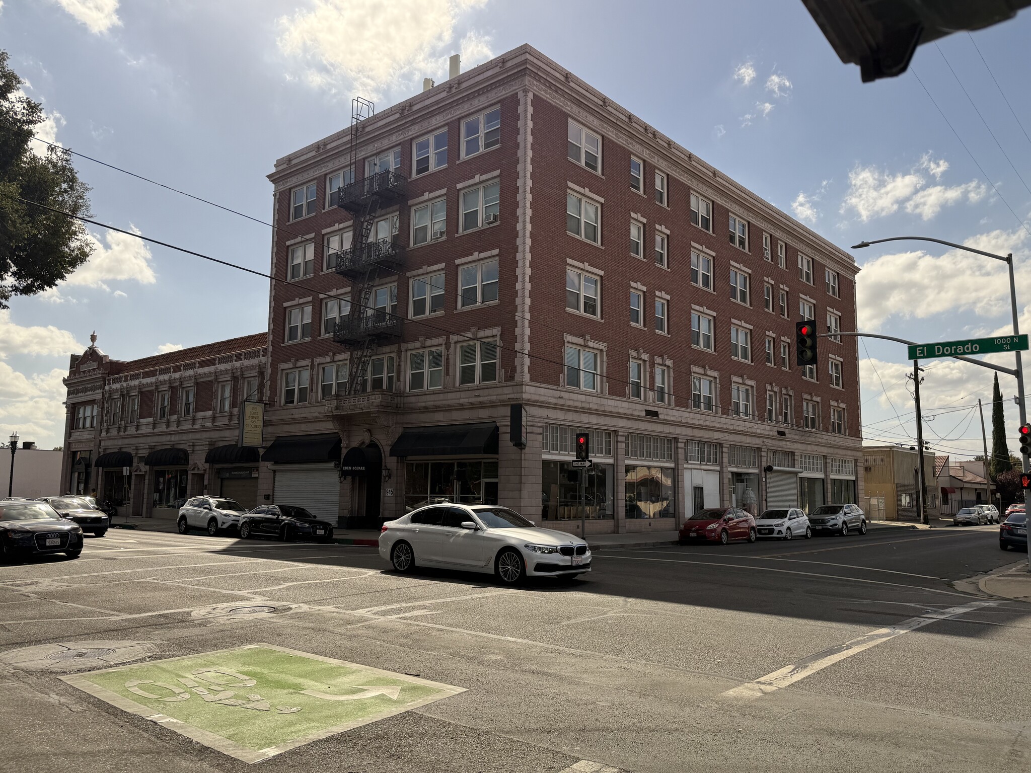 945 N El Dorado St, Stockton, CA à louer Photo de l’immeuble– Image 1 sur 6