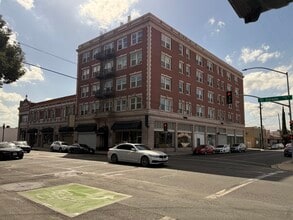 945 N El Dorado St, Stockton, CA à louer Photo de l’immeuble– Image 1 sur 6