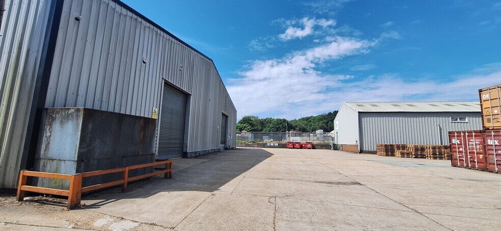 3-3A Bluebell Business Estate, Uckfield à louer - Photo de l’immeuble – Image 2 sur 5