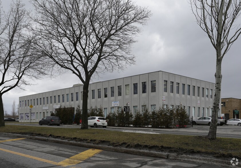 9501 Av Christophe-Colomb E, Montréal, QC à louer - Photo principale – Image 1 sur 3
