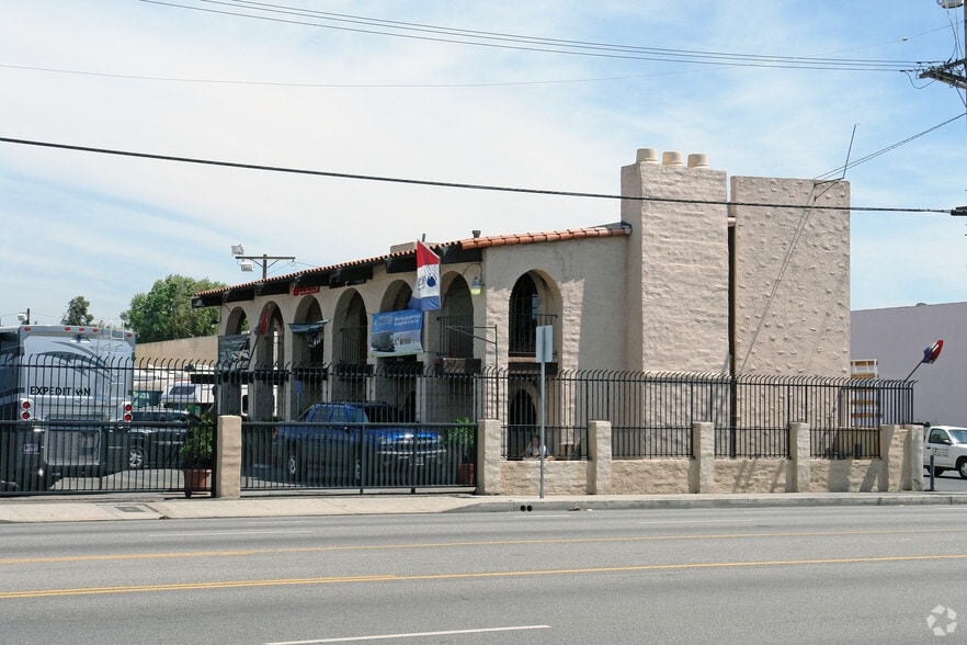 8618 Sepulveda Blvd, North Hills, CA à louer - Photo principale – Image 1 sur 4