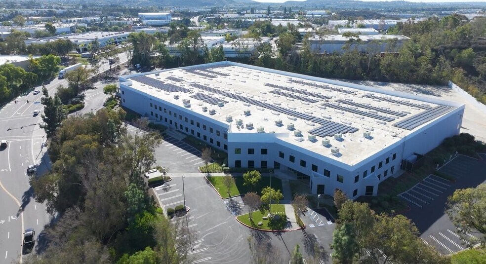 2611 Business Park Dr, Vista, CA à louer - Vidéo sur l’annonce professionnelle – Image 2 sur 12