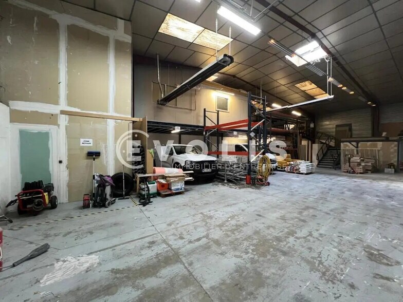 Local d'activités dans Chassieu à vendre - Photo de l’immeuble – Image 3 sur 10