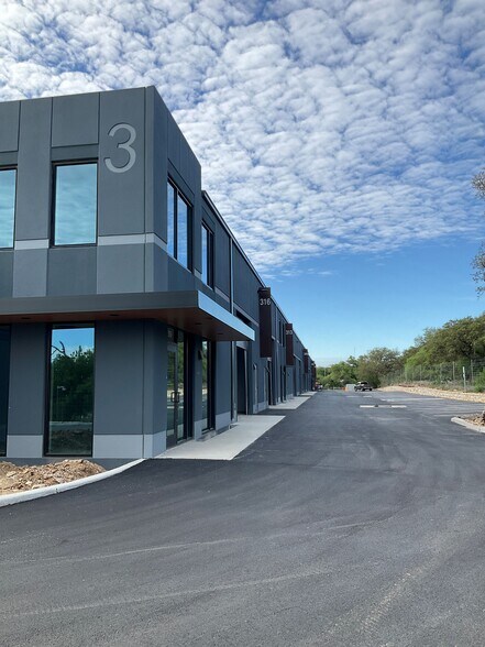 4949 N Loop 1604 W, San Antonio, TX à louer - Photo de l’immeuble – Image 2 sur 11
