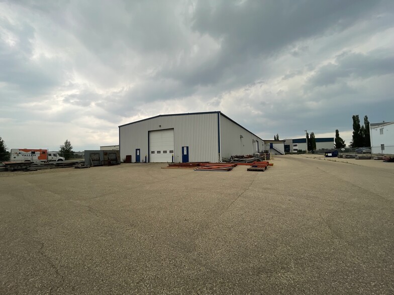 7932 Edgar Industrial Way, Red Deer, AB à louer - Photo de l’immeuble – Image 3 sur 13