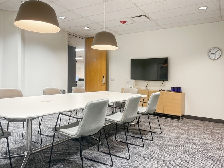 6815 8th St NE, Calgary, AB à louer - Photo intérieure – Image 3 sur 25