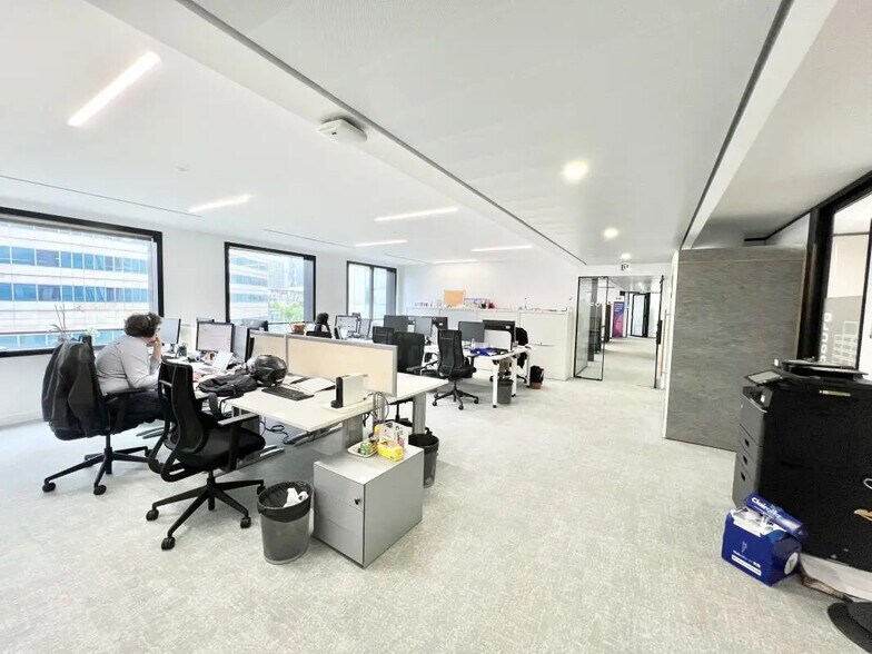 Bureau dans Courbevoie à louer - Photo de l’immeuble – Image 3 sur 8