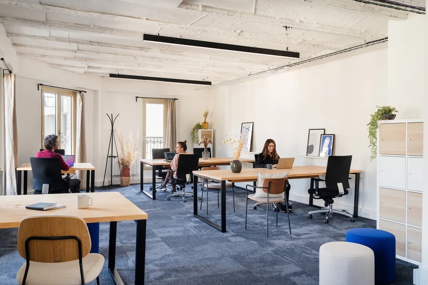 33 Rue De Châteaudun, Paris à louer - Photo de l’immeuble – Image 3 sur 5