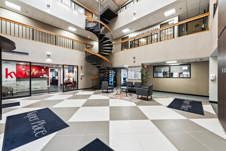 608 S Washington St, Naperville, IL à louer - Hall d’entrée – Image 2 sur 7