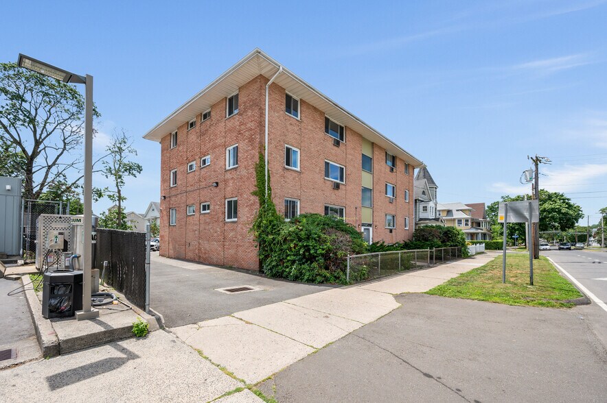 1795 North Ave, Bridgeport, CT à vendre - Photo de l’immeuble – Image 2 sur 21