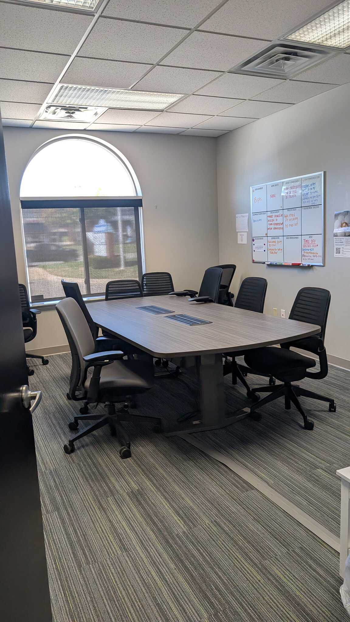 44720 Hayes Rd, Clinton Township, MI à louer Photo intérieure– Image 1 sur 4