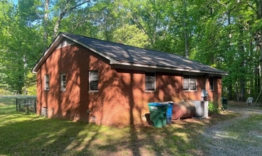 2117 E John St, Matthews, NC à louer Photo de l’immeuble– Image 2 sur 3