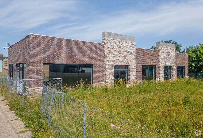 12730 W 7 Mile Rd, Detroit, MI à vendre - Photo de l’immeuble – Image 3 sur 22