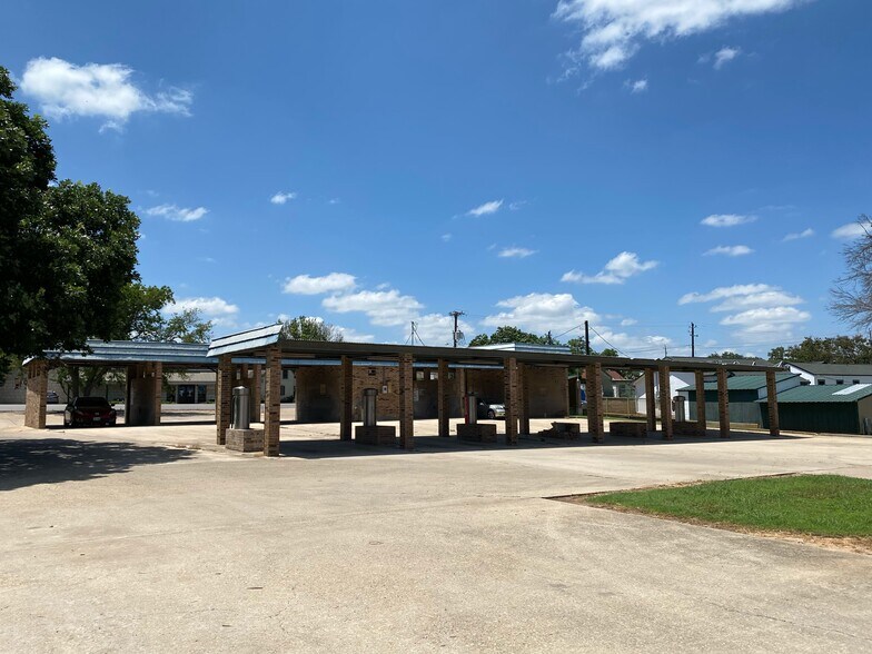 405 S Washington St, Fredericksburg, TX à vendre - Photo de l’immeuble – Image 2 sur 30