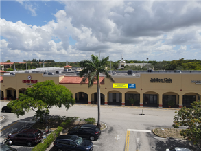 12315-12389 Pembroke Rd, Pembroke Pines, FL à louer Photo de l’immeuble– Image 1 sur 1