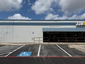 2601-2621 Aero Dr, Grand Prairie, TX à louer Photo de l’immeuble– Image 1 sur 8
