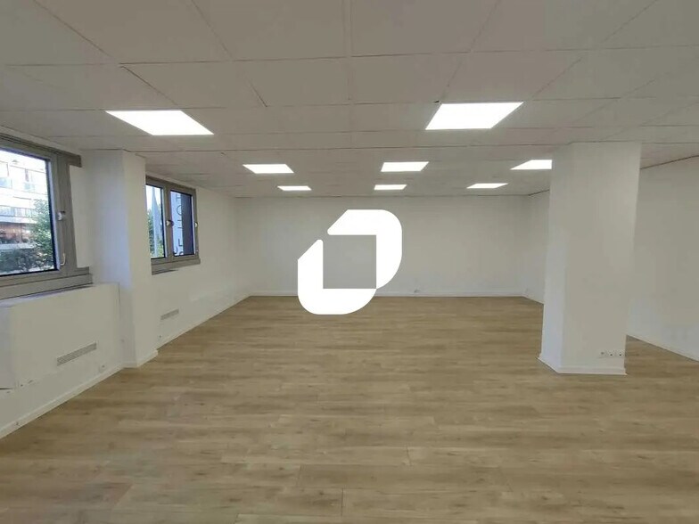 2 Rue De Marly Le Roi, Le Chesnay-Rocquencourt à louer - Photo de l’immeuble – Image 3 sur 13