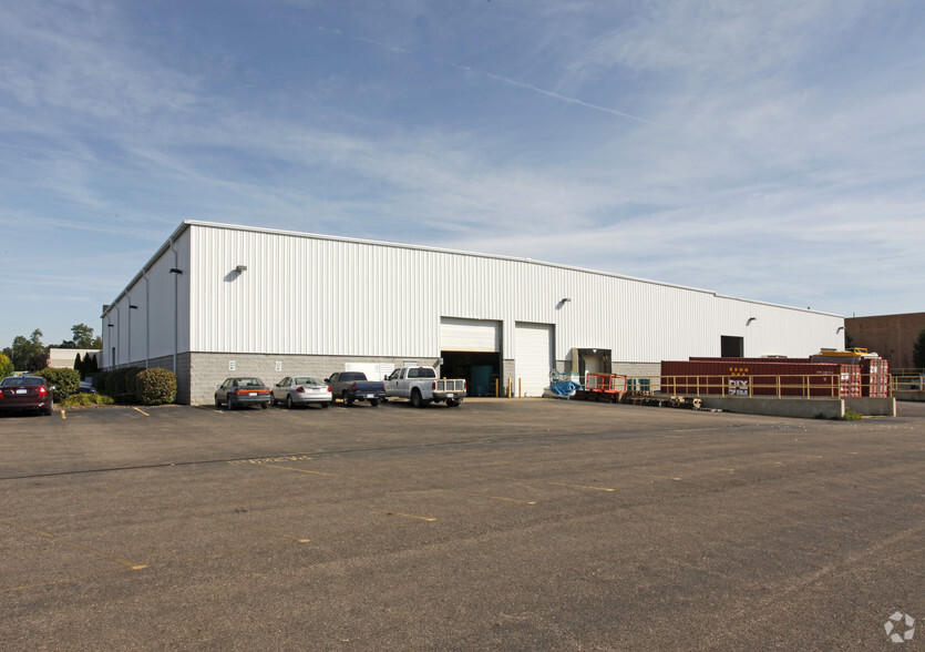 55395-55397 Lyon Industrial Dr, New Hudson, MI à louer - Photo de l’immeuble – Image 2 sur 5