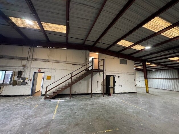 60-130 Industrial Way, Brisbane, CA à louer - Photo intérieure – Image 3 sur 9