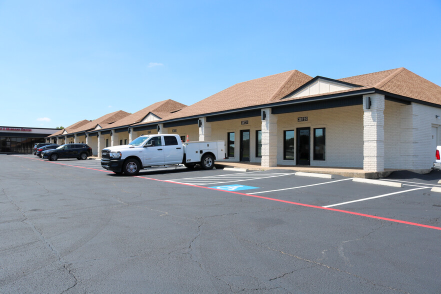 28709-28765 IH-10 Fwy, Boerne, TX à louer - Photo de l’immeuble – Image 1 sur 9
